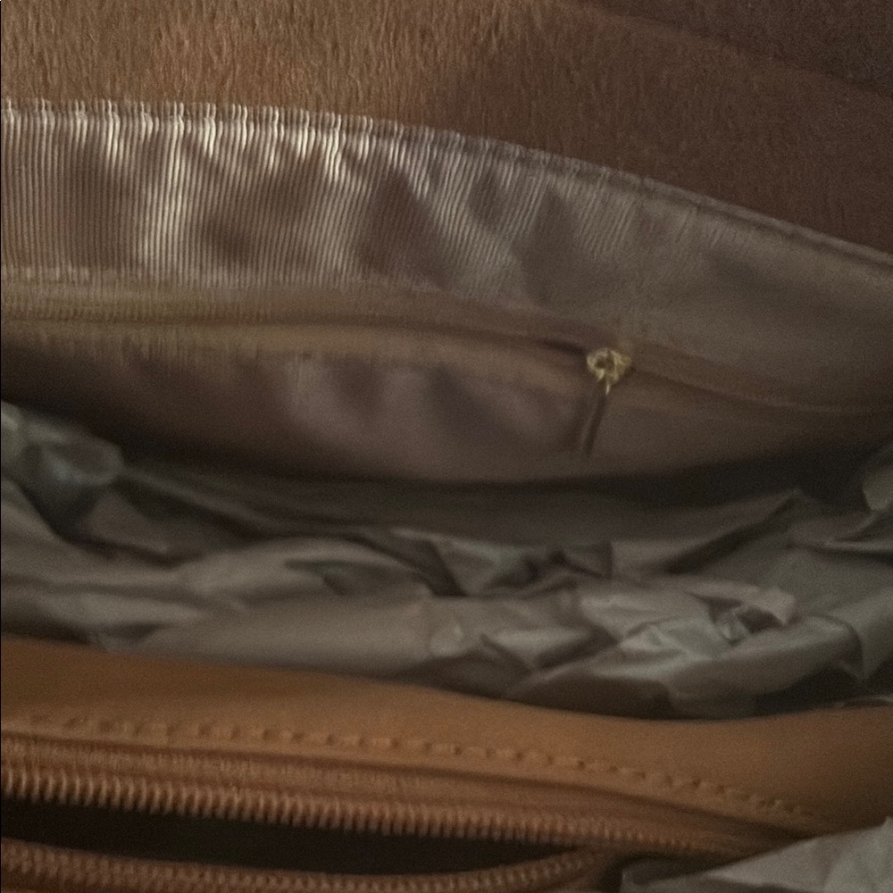100% Vegan Handbag - Picture 8 of 8